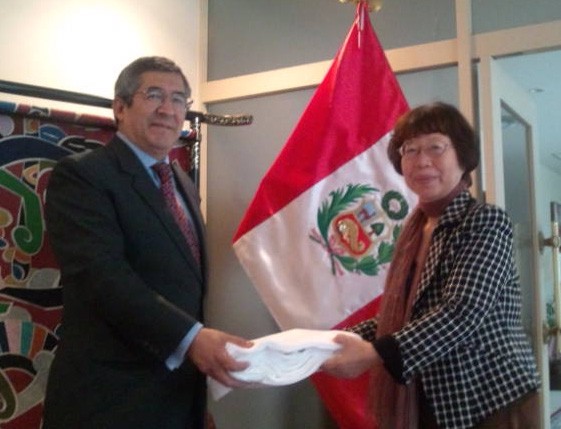 Embassy of the Republic of Peru:  We presented cotton sheeting for the painting.