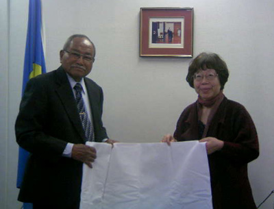 Embassy of the Republic of Palau: We presented cotton sheeting for the painting.