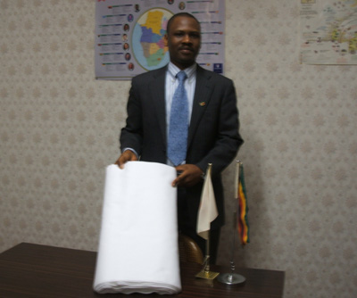 Embassy of the Republic of Zimbabwe: We presented cotton sheeting for the painting.