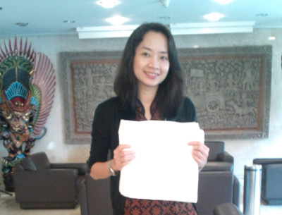 Embassy of the Republic of Indonesia: We presented cotton sheeting for the painting.