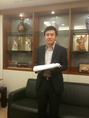Embassy of the Republic of Singapore: We  presented cotton sheeting for the painting.