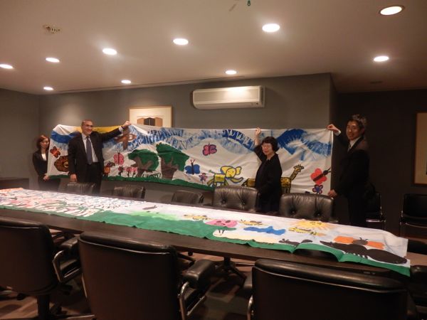 Embassy of the Federative Republic of Brazil: The cotton sheeting painted by the children of Brazil has come back to us.