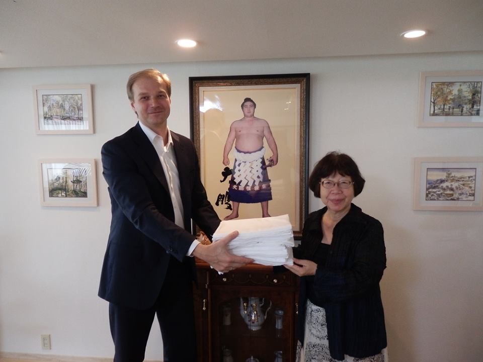 Embassy of Ukraine: We visited Embassy of Ukraine and presented cotton sheeting for the painting.