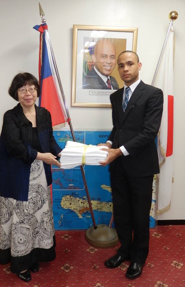 Embassy of the Republic of Haiti: We presented cotton sheeting for the painting.
