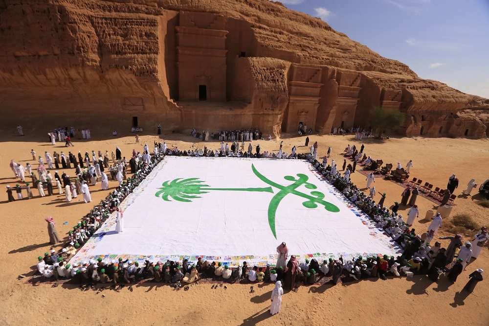 Held “the Biggest Painting in the World in Saudi Arabia 2013” at Madainsalah near Al Ula