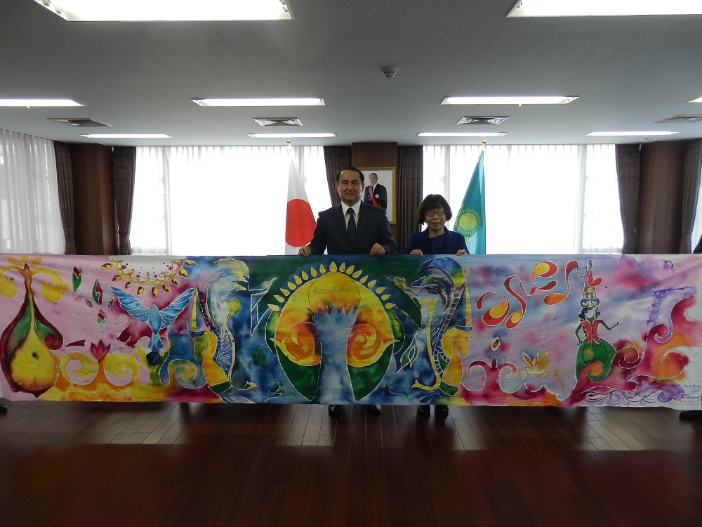 The cotton sheeting painted by the children of  Kazakhstan has come back to us.