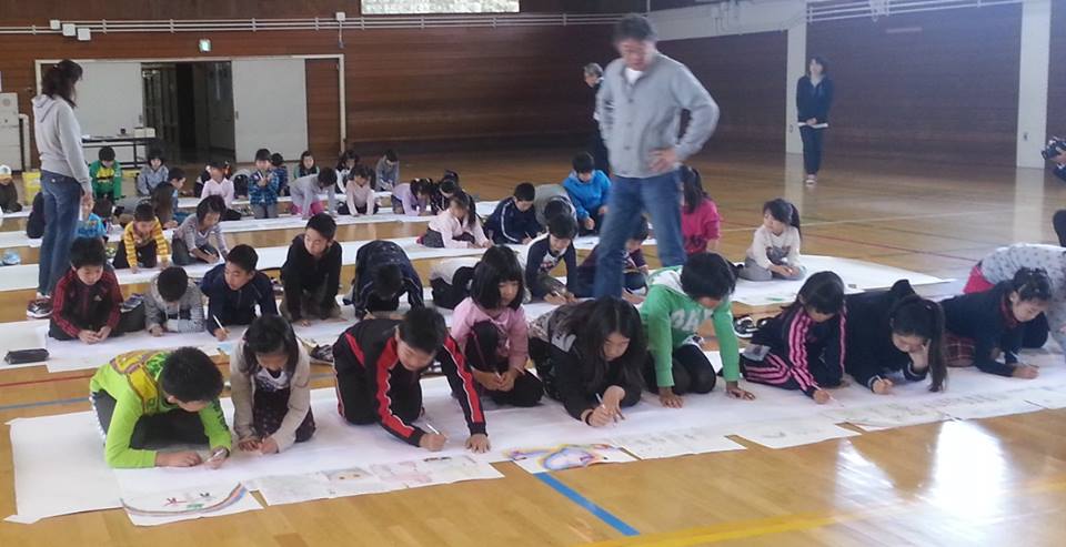 Had the Biggest Painting in the World painted at Chuo Primary School of Ebetsu City, Hokkaido