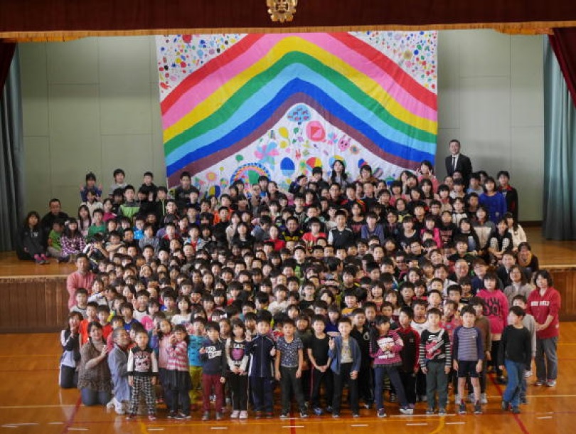 The Biggest Painting in the World 2020 in Iwamizawa by the children of Shimon Primary School, Iwamizawa City, Hokkaido, was completed, and Mr. Sato, one of the representatives in Hokkaido sent us its photos.