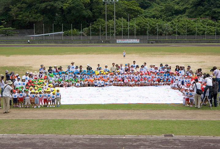 “The biggest painting in the world 2012 Peace day in Okinawa” was held in the Okinawa Prefecture Nanjo city