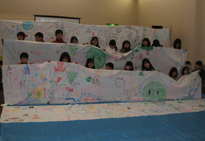 The children of Kyoto created “The Biggest Painting in the World 2012  Kyoto Environmental Festival” in Kyoto.
