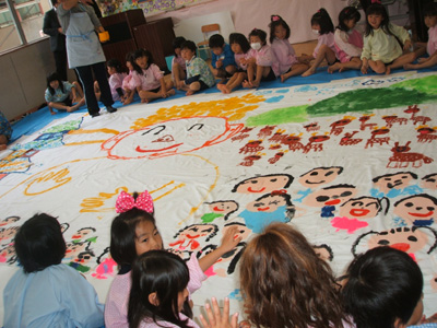 The children of Rokujou Kindergaten, Nara, created “The Biggest Painting in the World 2012  Paintings from Every Prefecture in Japan, in Nara city”.