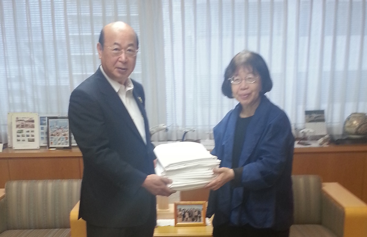 Visited the municipal office of Ota City in Tokyo to describe the Biggest Painting in the World 2020. 