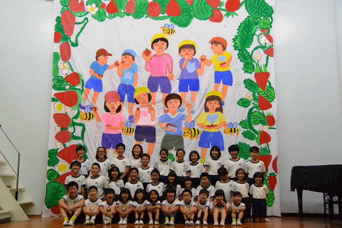 The Biggest Painting in the World 2020 Nagasaki was completed at Hiyoshi Primary School in Nagasaki City, Nagasaki Prefecture.