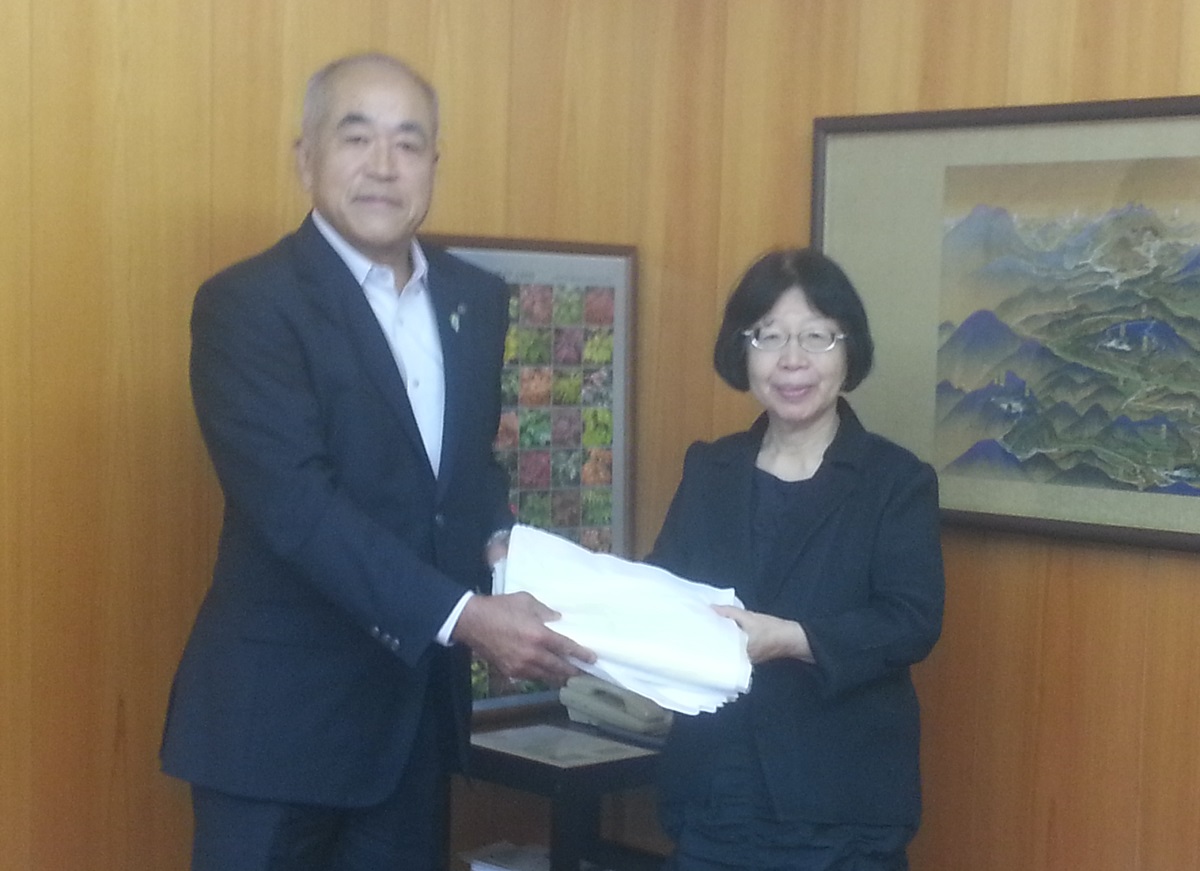 Visited the municipal office of Uda City in Nara prefecture to describe the Biggest Painting in the World 2020. The mayor expressed their commitment.