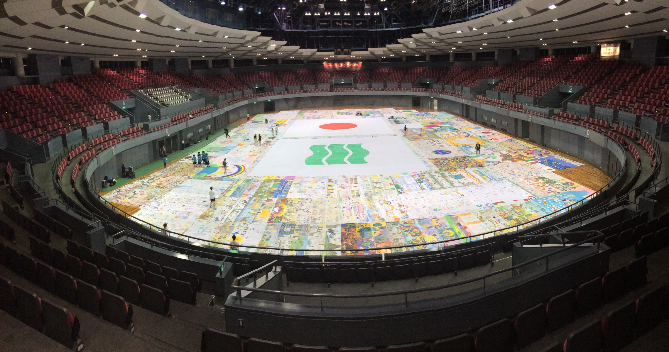 We held "THE BIGGEST PAINTING IN THE WORLD 2015 70th Anniversary of A-bomb in Hiroshima" in Hiroshima Green Arena.