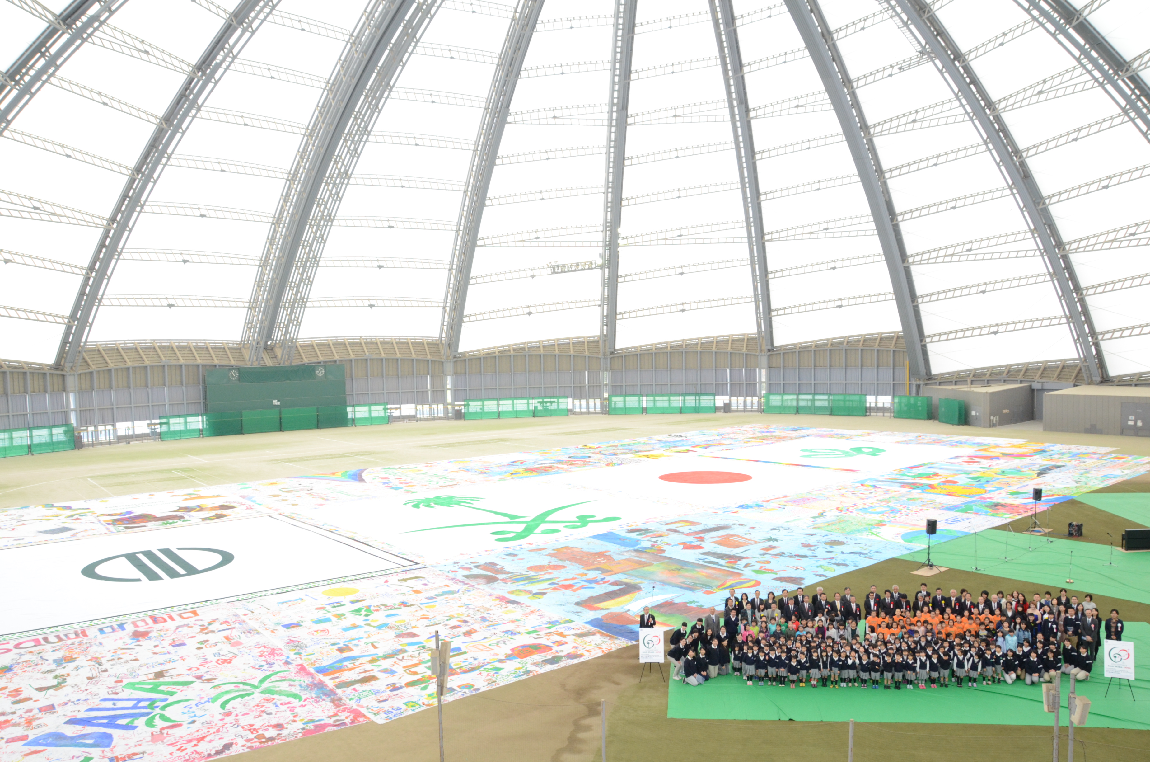 We held as an official 60th anniversary event and also as a memorial event for 5 years of recovery from East Japan Earthquake "The Biggest Painting in the World 2015 60th Anniversary of Establishing Diplomatic Relationship between Saudi Arabia and Japan".