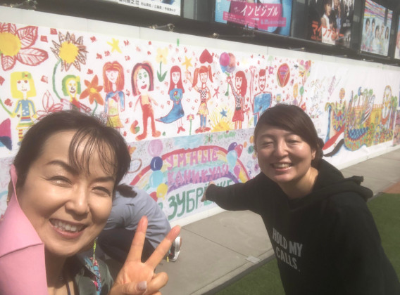 赤坂・Sacas広場で「世界一大きな絵」の展示中！「地球を笑顔にするMUSEUM」