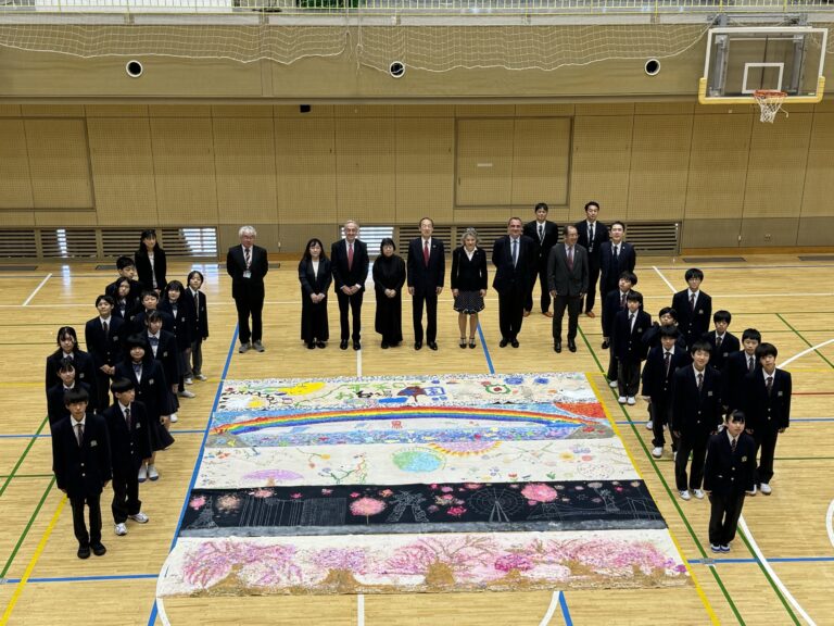 La plus grande peinture au monde 2024 Minato City a été achevée.